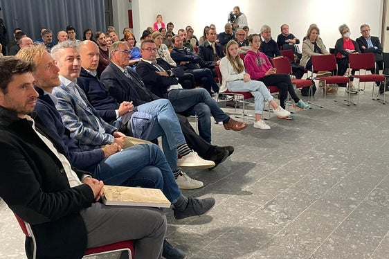 Presentaziun del liber nü sura la storia dla Strada Val Badia. (Foto: ASP)