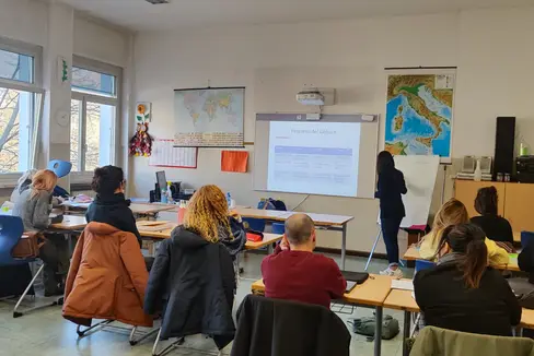 Un momento del corso di debate (dibattito regolamentato) per i docenti della scuola italiana tenuto dalla dirigente Emanuela Scicchitano. (Foto: USP)