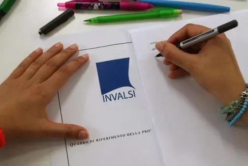 L sistem dla scola ladina vëij danora, n basa a cunvenzions aposta cun l nvalsi, la puscibltà de adaté i relevamënc per pudëi ti jì ancontra ala carateristiches particuleres dl sistem paritetich. (USP/Servisc provinziel de valutazion per l sistem furmatif ladin)