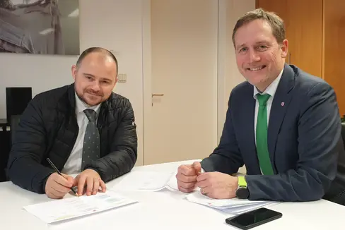 Landesrat Bessone (im Bild rechts) und der Leiter der Vermögensabteilung des Landes, Daniel Bedin (Foto: LPA)