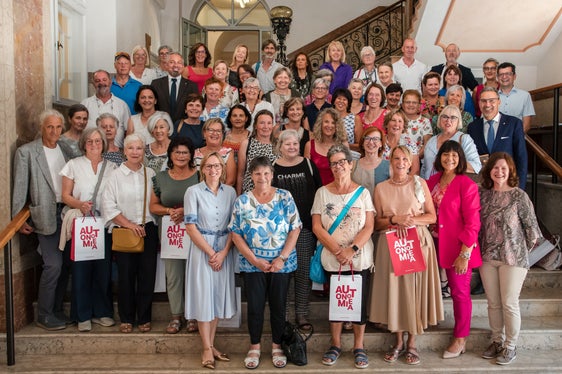 Il più longevo tra i dipendenti provinciali in pensione ha raggiunto il traguardo dopo 43 anni e 9 mesi di servizio. 80 dipendenti sono nati tra il 1954 e il 1958, 308 tra il 1960 e il 1969, mentre 3 donne e uomini tra il 1970 e il 1973. (Foto: ASP/Bernhard Aichner)