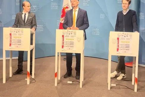 Die ASTAT-Erhebung, die ASTAT-Direktor Timon Gärtner, Mobilitätslandesrat Daniel Alfreider und STA-Vertreter David Felz vorgestellt haben, gibt wichtige Einblicke, wie Südtirol die Mobilität der Zukunft gestalten kann. (Foto: LPA/Bruno Benedetto)