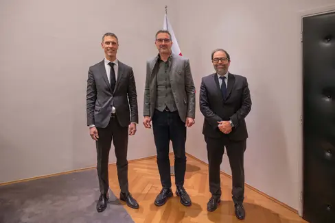 Beim Antrittsbesuch im Palais Widmann empfing Landeshauptmann Arno Kompatscher (Mitte) den neuen Direktor der Bozner Filiale der Banca d’Italia, Stefano Francescon (links), gemeinsam mit dem stellvertretenden Direktor Christian Di Capua. (Foto: LPA/Greta Stuefer)