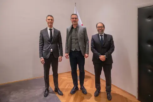 Visita inaugurale a Palazzo Widmann: da sinistra il nuovo direttore della filiale di Bolzano della Banca d'Italia, Stefano Francescon, il presidente della Provincia autonoma di Bolzano, Arno Kompatscher, e il vicedirettore della filiale, Christian Di Capua. (Foto: USP/Greta Stuefer)
