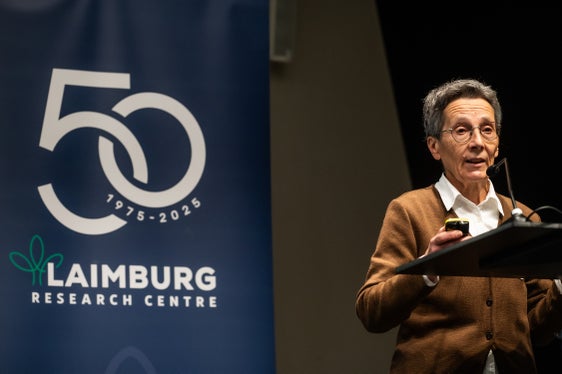 Barbara Raifer è una pioniera della viticoltura e durante l'evento ha fatto luce sullo sviluppo del settore. (Foto: USP/Centro di Sperimentazione Laimburg/Ivo Corrà)