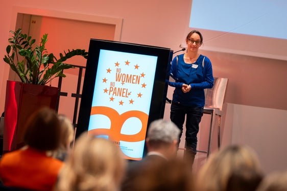 Sara Rosa Losilla berichtete über Amleta, einen Zusammenschluss von Schauspielerinnen aus ganz Italien, der aus dem Gefühl der ungleichen Behandlung von Frauen im Bereich Theater entstand. (Foto: LPA/Fabio Brucculeri)