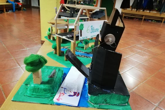 Brücken in verschiedenen Formen und Farben sind ab 15. Mai an einigen Schulen des Landes zu sehen. (Foto: LPA/Bildungsdirektion)