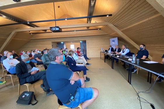 Oggi (3 agosto), l’assessore alla protezione civile, Arnold Schuler, ha preso parte ad un incontro presso il Comune di Castelrotto (Foto: ASP/Noemi Prinoth)