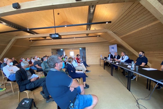 Oggi (3 agosto), l’assessore alla protezione civile, Arnold Schuler, ha preso parte ad un incontro presso il Comune di Castelrotto (Foto: ASP/Noemi Prinoth)