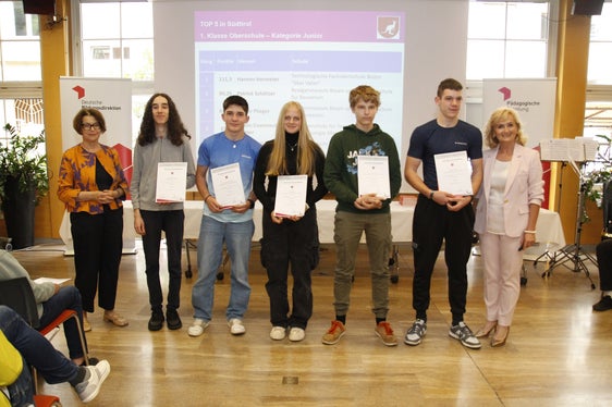Zu den Bestplatzierten der 1. Klasse Oberschule gehören: Hannes Hermeter, Patrick Schötzer, Esther Plieger, Laurin Eisenstecken Lintner, Alexandros Gleridis. (Foto: LPA/Verena Hilber)
