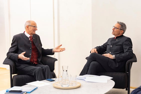 Transiti: i presidenti Mattle (a sinistra) e Kompatscher continuano a puntare sul dialogo e su proposte costruttive nonostante la denuncia dell'Italia all'UE. (Foto: Land Tirol/Die Fotografen)