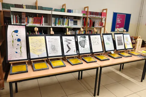 I docenti e le docenti della scuola italiana dell'Alto Adige hanno affrontato un prezioso e strutturato percorso formativo sui temi della memoria, della persecuzione e della deportazione, con una particolare attenzione alle fonti storiche e al loro utilizzo consapevole nella pratica didattica. (Foto: USP)