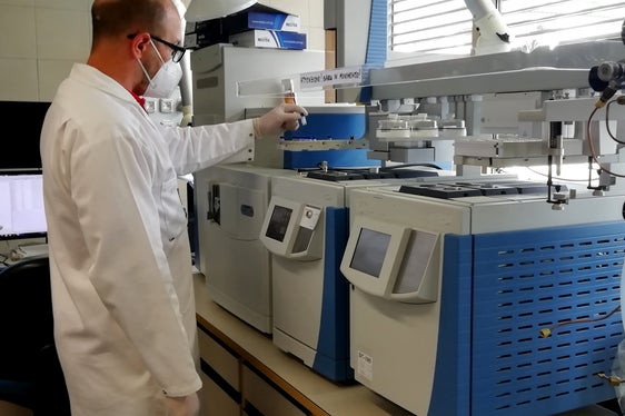 Die Landesagentur für Umwelt und Klimaschutz ist italienweit federführend in der amtlichen Kontrolle von Tattoo-Farben und Permanent Make-up. (Foto: LPA/Nadia Franzoi)