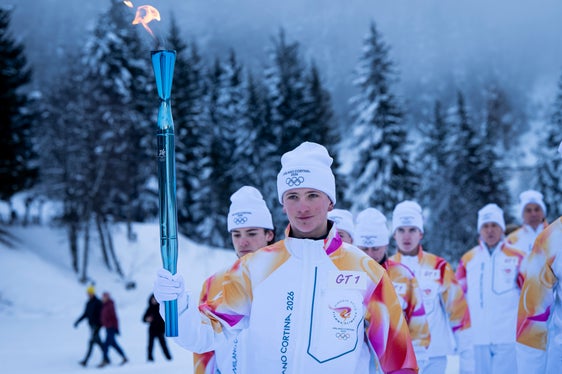 La fiaccola olimpica ha fatto la sua apparizione sul territorio altoatesino alla Nordic Arena di Dobbiaco, alle 9.45 del 27 gennaio. (Foto. USP/Fabio Brucculeri)