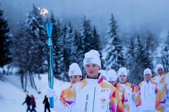 La fiaccola olimpica ha fatto la sua apparizione sul territorio altoatesino alla Nordic Arena di Dobbiaco, alle 9.45 del 27 gennaio. (Foto. USP/Fabio Brucculeri)