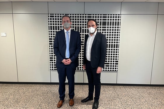 L'assessore Achammer (dx) con Paasch: Collaborazione datata basata sull'azione di tanti attori. (Foto: ASP/René Ploner)