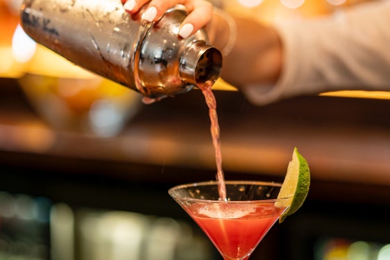 Der Barkeeper beziehungsweise die Barkeeperin scheint künftig im Landesverzeichnis der Abschlusstitel des Berufsbildung und der Beruflichen Qualifikationen auf. (Foto: Unsplash)