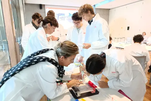 Um den Berufseinstieg Jugendlicher in die Arbeitswelt geht es bei einer Informationsveranstaltung am 17. Mai. Im Bild die Veranstaltung Rendezvous mit dem Traumberuf der Deutschen Bildungsdirektion (Foto: LPA/Verena Hilber)