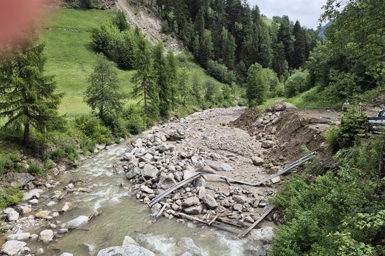 Der Hölderlebach in Hintermartell mit Geschiebematerial nach Starkregen. (Foto: LPA/Amt für Wildbach- und Lawinenverbauung West in der Agentur für Bevölkerungsschutz)