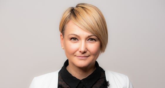 Die Direktorin des Ressorts Sozialer Zusammenhalt, Familie, Senioren, Genossenschaften und Ehrenamt, Michela Morandini (Foto: LPA/Manuela Tessaro)