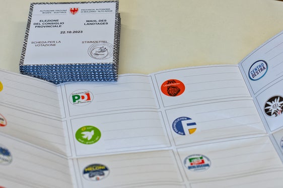 Seggi aperti fino alle ore 21 in 116 Comuni della provincia di Bolzano, per le elezioni dedicate al rinnovo del Consiglio provinciale dell'Alto Adige (Foto: ASP)