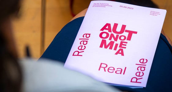 Begegnung und Bewusstseinsbildung: Am Tag der Autonomie am 5. September wartet ein reichhaltiges Programm von Landesregierung und Landtag auf die Bevölkerung. (Foto: LPA/Fabio Brucculeri)