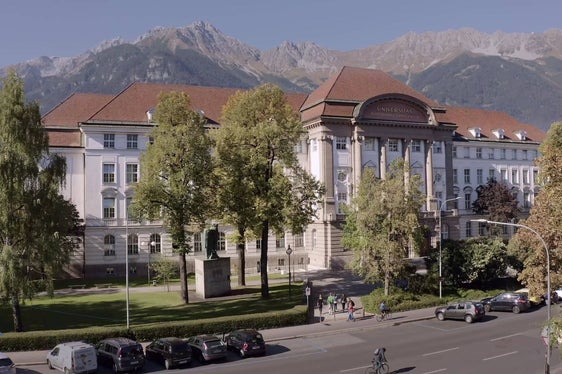 La Provincia continuerà a sostenere il corso di studi integrato di diritto italiano dell’Università di Innsbruck per i prossimi cinque anni. La Giunta è stata concorde nell’approvarlo (Foto: Uni Innsbruck)