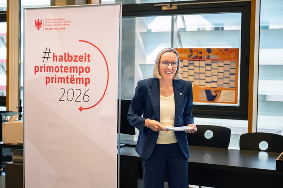 Guardando al futuro, Amhof ha indicato come obiettivo l'introduzione di due percorsi formativi innovativi: una scuola di amministrazione interna e l'apprendistato duale nel servizio pubblico. (Foto: USP/Greta Stuefer)