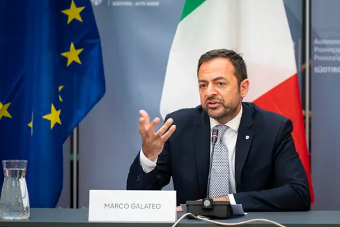 Il vicepresidente Marco Galateo, competente in materia di Sviluppo economico, ha tenuto il primo incontro informativo sulla nuova Piattaforma Economia 2030 con gli stakeholder locali. (Foto: USP/Fabio Brucculeri)