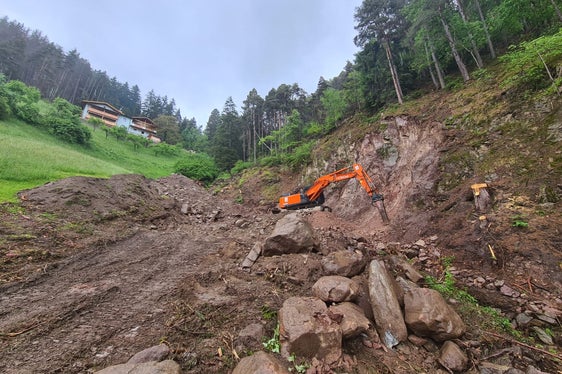 Die Wildbachverbauung hat mit der Errichtung einer Rückhaltesperre im Tisenserbach oberhalb der Ortschaft Tisens in der Gemeinde Kastelruth begonnen. (Foto: LPA/Landesamt für Wildbach- und Lawinenverbauung Süd)