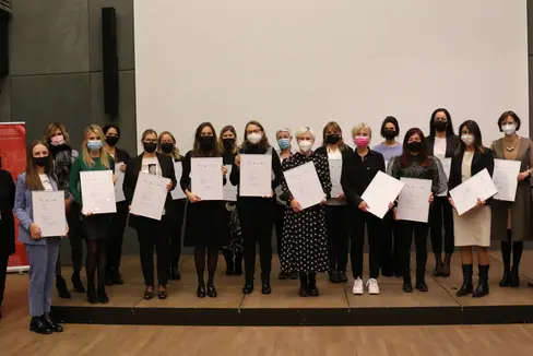 Le venti dirigenti (o aspiranti tali) che nello scorso autunno hanno preso parte al corso di formazione per consigliere d'amministrazione (Foto: WIFI)