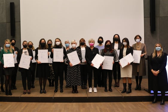 Le venti dirigenti (o aspiranti tali) che nello scorso autunno hanno preso parte al corso di formazione per consigliere d'amministrazione (Foto: WIFI)