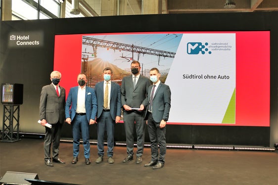 Diverse istituzioni stanno collaborando per rendere l'Alto Adige più accessibile. Ebner, Walch, Alfreider, Pichler e Vallazza hanno presentato alla fiera di Bolzano un pacchetto di misure. (Foto: ASP / Roman Clara)