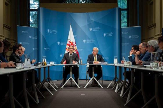 Landeshauptmann Kompatscher zeigte am 20. Mai auf, welche Schritte nun nach der endgültigen Verabschiedung der Autonomiereform gesetzt werden. (Foto: LPA/Fabio Brucculeri)