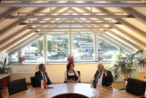 Bürgermeisterin Pichler sowie die Landeshauptleute Kompatscher (l.) und Schützenhöfer (r.) waren sich einig: Erzherzog Johann ist durch sein fortschrittliches und soziales Handeln in Südtirol, Steiermark und Schenna ein Vorbild. (Foto: LPA/Tiberio Sorvillo)