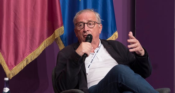 EU-Kommissionspräsident a.D. Juncker: „Die Europäische Union kann im globalen Wettstreit selbstbewusst auftreten, muss sich dafür aber auf seine Werte besinnen: Mehr als Geld, Macht und Einfluss zählt die Überzeugung, gemeinsam mehr zu erreichen als alleine.“ (Foto: Land Tirol/Sedlak)