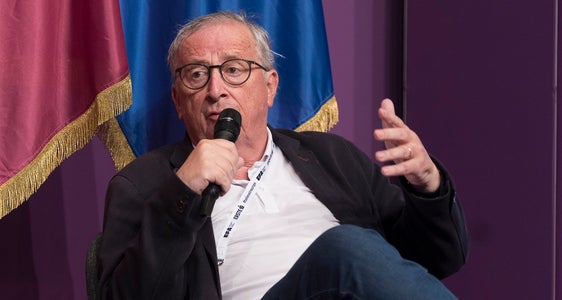 L'ex Presidente della Commissione europea Juncker: L'Unione europea può essere sicura di sé nella competizione globale, ma per farlo deve concentrarsi sui suoi valori: Ciò che conta più del denaro, del potere e dell'influenza è la convinzione che possiamo ottenere di più insieme che da soli. (Foto: Land Tirol/Sedlak)