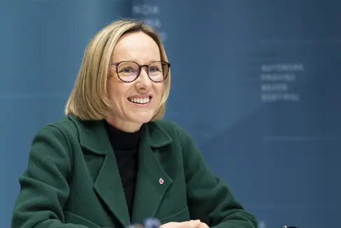 „Mit zunehmendem Alter und in höheren Führungspositionen geht auch im öffentlichen Dienst die Lohnschere zwischen Mann und Frau tendenziell nach oben, ist sich Landesrätin Magdalena Amhof bewusst. (Foto: LPA/Fabio Brucculeri)