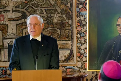 Il presidente della Giunta provinciale rende omaggio all'ex vicario generale Josef Matzneller, ricordandolo come persona di equilibrio (Foto: Diocesi Bolzano Bressanone)