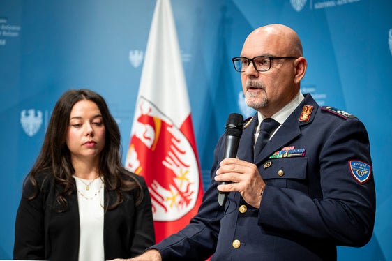 Bruno Mazzurana, della Sezione Operativa per la Sicurezza cibernetica della Polizia di Stato, ha fornito alcuni dati aggiornati relativi all’Alto Adige: “È importante segnalare tutti i casi di insulti e commenti di incitamento all’odio, perché solo così possiamo individuare gli autori”. (Foto: USP/Fabio Brucculeri)