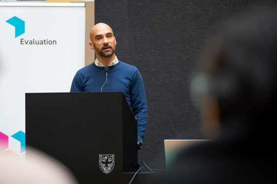 Der stellvertretende Leiter der Evaluationsstelle Klaus Niederstätter stellte heute die PISA-Studie 2022 im Detail vor. (Foto: LPA/Fabio Brucculeri)