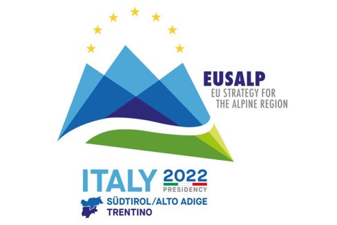 Das Logo für den Eusalp-Vorsitz der Länder Südtirol und Trentino im Namen Italiens im Jahr 2022