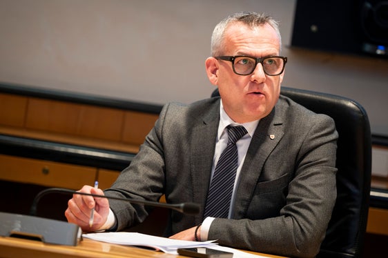 “Grazie al bilancio del 2024 – rimarca l’assessore all’Edilizia, Patrimonio, Libro fondiario e Catasto, Christian Bianchi – con 33 progetti in ambito scolastico per un totale di circa 250 milioni di euro investiti ai quali si sommano i 13 milioni di euro per le oltre 500 manutenzioni, possiamo offrire a scolari, studenti e insegnanti strutture all’avanguardia, sicure e sostenibili dal punto di vista energetico”. (Foto: USP/Fabio Brucculeri)