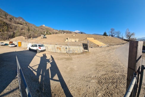 Questa diga di protezione dalle colate detritiche dei torrenti Mutbach e Petererbach verrà trasformata in una zona ricreativa con il supporto degli alunni della classe 4C del Liceo scientifico Einstein di Merano (Foto: ASP/Ufficio sistemazione bacini montani Ovest)