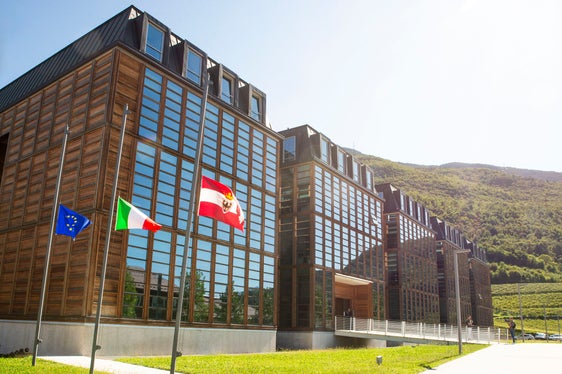 È stato firmato questa mattina (25 settembre) presso la Fondazione Edmund Mach di San Michele all'Adige dai presidenti delle Province di Bolzano e di Trento e dal ministro dell'economia e delle finanze, Giancarlo Giorgetti, un importante accordo in materia di finanza pubblica (Foto: ASP/Fabio Brucculeri)