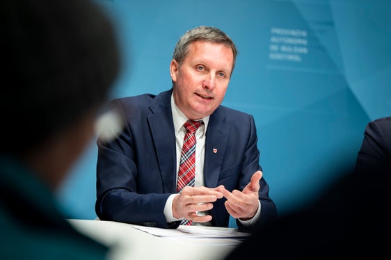 L'assessore provinciale al Turismo Luis Walcher attribuisce l'aumento dei pernottamenti, tra l'altro, alla qualità dei servizi ed alla dedizione e passione degli operatori turistici. (Foto: USP/Fabio Brucculeri)