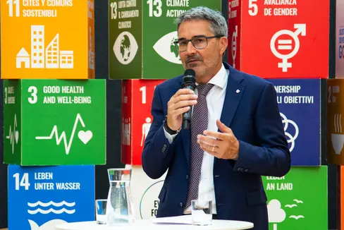 Landeshauptmann Kompatscher hat sich, der Landesregierung, aber auch der Bevölkerung Klimaneutralität zum Ziel gesetzt. Wir wollen die Klimaziele nicht nur erreichen, wir müssen es, sagte er bei der Vorstellung des Klimaplans Südtirol 2040. (Foto: LPA/Fabio Brucculeri)