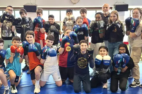 È giunto al termine il progetto che ha visto protagonisti gli studenti delle scuole medie Leonardo Da Vinci e delle scuole primarie Chini. Ragazze e ragazzi dei due istituti hanno vissuto un significativo percorso formativo incentrato su valori fondamentali come il rispetto, le regole e la convivenza. (Foto: USP)