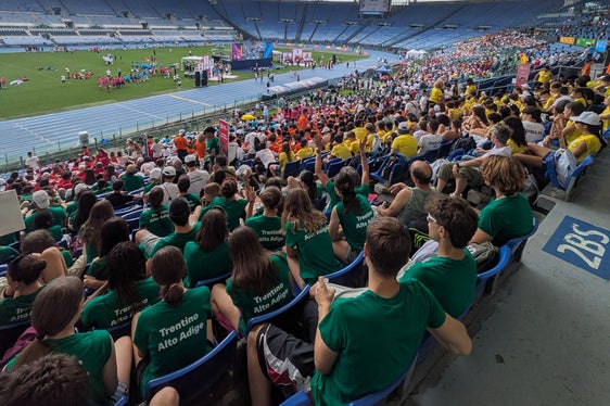 Nella foto, la delegazione altoatesina ai Nuovi Giochi della Gioventù presso lo Stadio Olimpico di Roma. (Foto: USP/Direzione Istruzione e Formazione tedesca/Jonas Mathá)