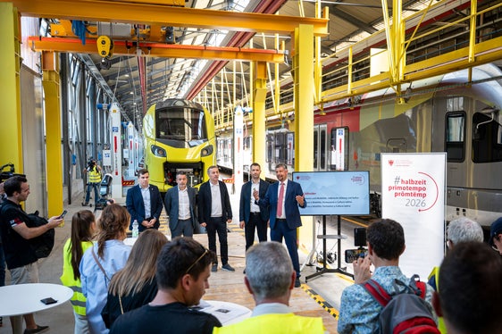 “Le grandi infrastrutture non si realizzano soltanto con buone idee: servono progetti maturi, risorse certe e solide collaborazioni istituzionali”, sottolinea l'assessore Alfreider, intervenuto il 29 luglio per tracciare un bilancio #primotempo a metà della legislatura. (Foto: USP/Fabio Brucculeri)